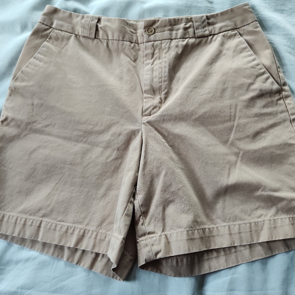 Ladies GAP Shorts  Size 8. Khaki Colored Smoke Free Home